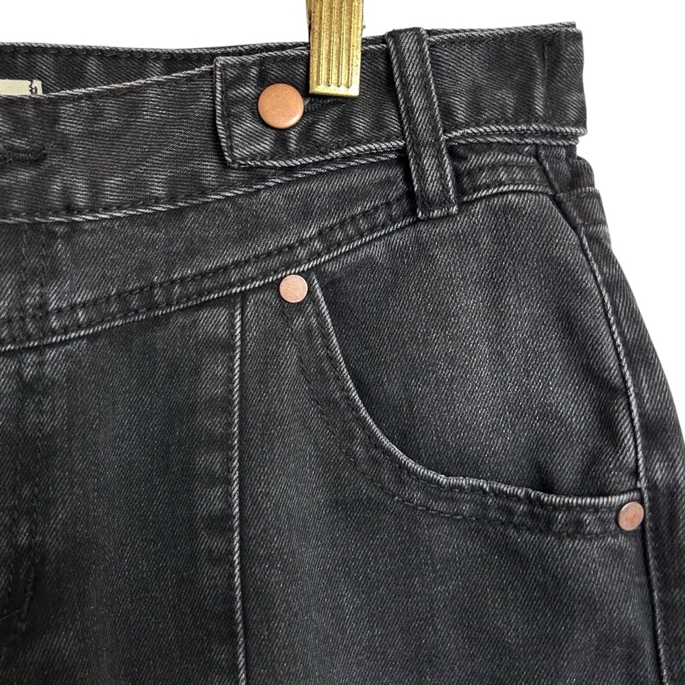 High-Rise Black Flare Jeans for Women — Sleek Wide-Leg Fit - Picture 9 of 15